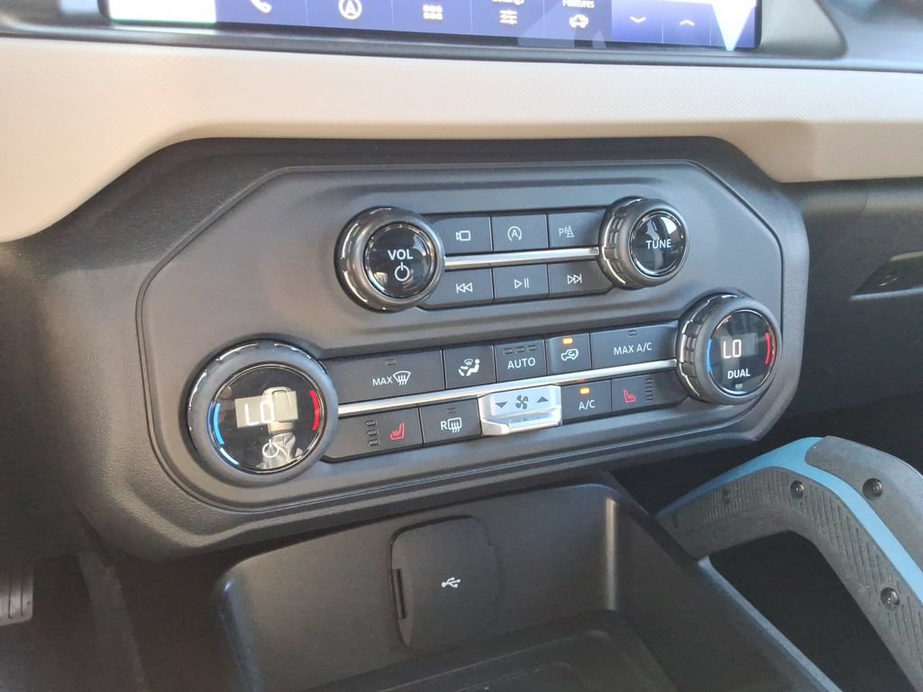 Used 2023 Ford Bronco Wildtrak AWD/4WD image 36