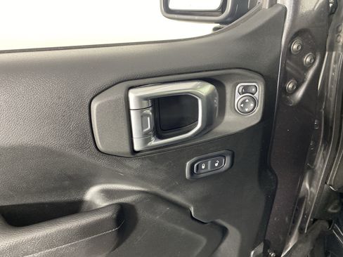 Used 2022 Jeep Wrangler Rubicon w/ Cold Weather Group AWD/4WD image 15