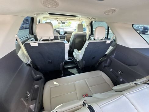 Used 2020 Ford Explorer Platinum w/ Premium Technology Package AWD/4WD image 28