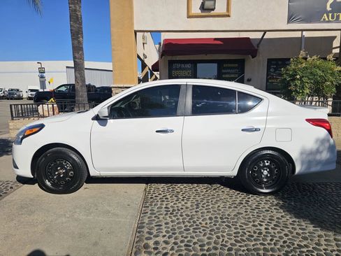Used 2019 Nissan Versa SV image 5