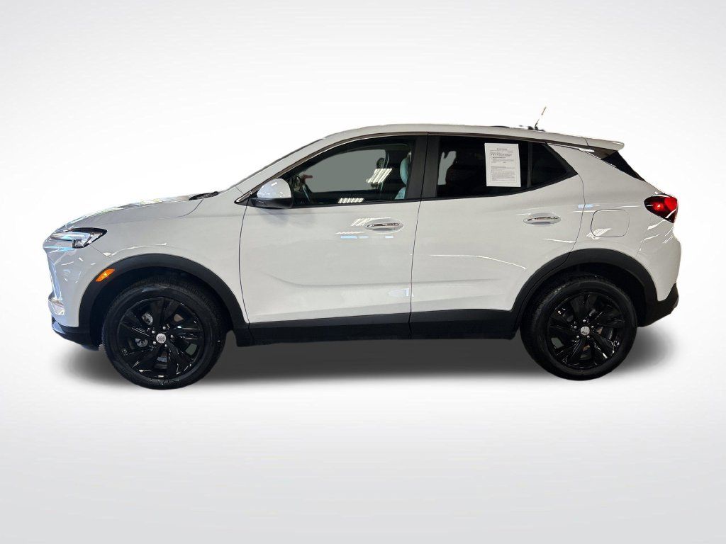 Used 2024 Buick Encore GX Preferred w/ Comfort Package AWD/4WD image 2