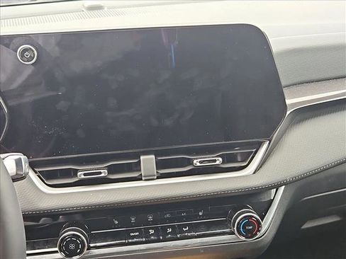 Used 2025 Chevrolet Equinox LT image 12