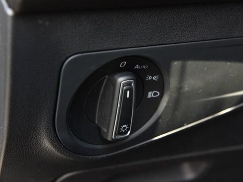 Certified 2023 Volkswagen Tiguan SE FWD image 10