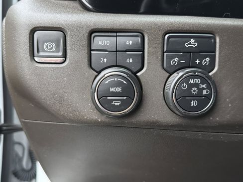 Used 2024 Chevrolet Silverado 1500 LT Trail Boss w/ Convenience Package II image 29