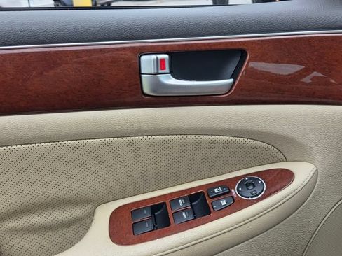 Used 2012 Hyundai Genesis 3.8 RWD image 27
