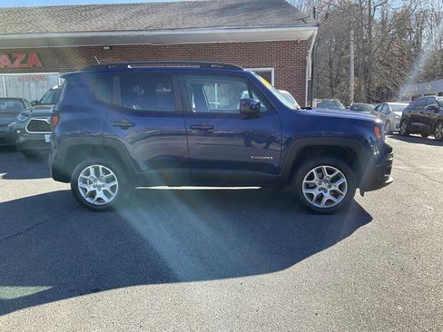 Used 2017 Jeep Renegade Latitude w/ Cold Weather Group image 4