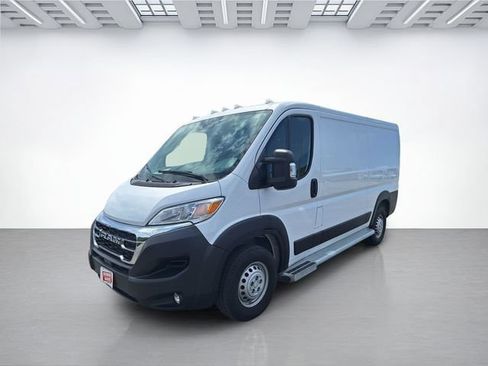 Used 2025 RAM ProMaster 2500 w/ U-Haul Equipment Group FWD image 8