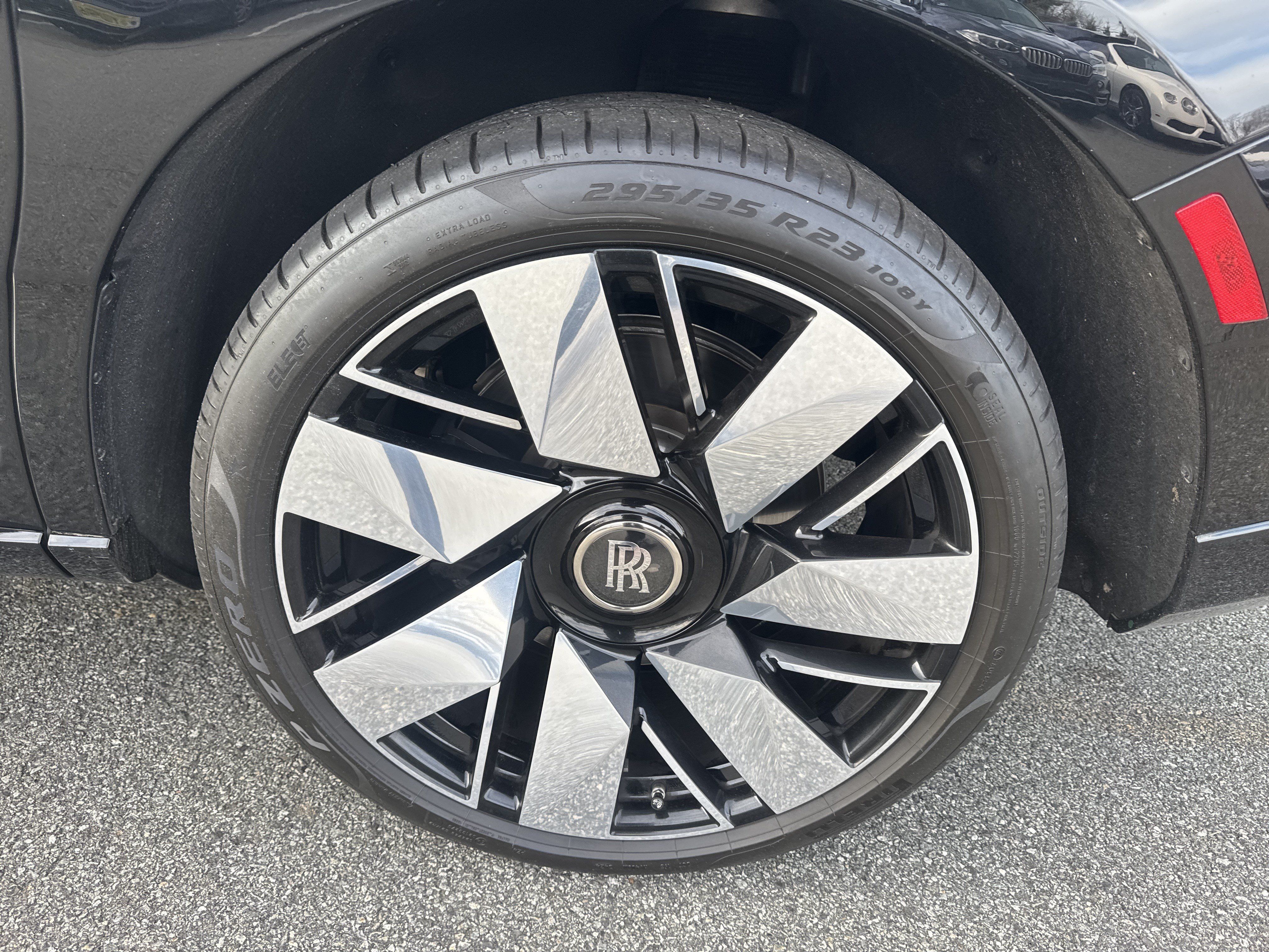 Certified 2025 Rolls-Royce Cullinan AWD/4WD image 31
