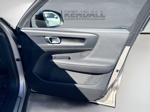 Used 2024 Volvo XC40 Recharge Plus w/ Protection Package Premier image 33