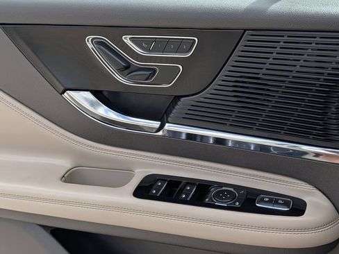 Used 2022 Lincoln Corsair FWD w/ Equipment Group 101A image 24