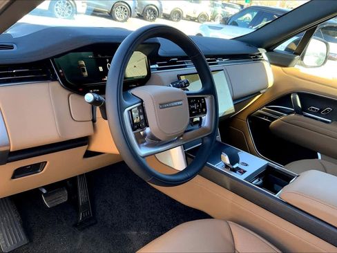 New 2026 Land Rover Range Rover SE image 8