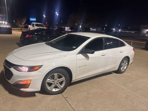 Used 2020 Chevrolet Malibu LS image 1
