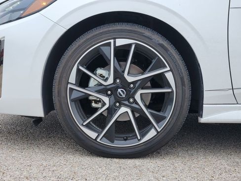 Used 2024 Nissan Sentra SR w/ SR Premium Package FWD image 7