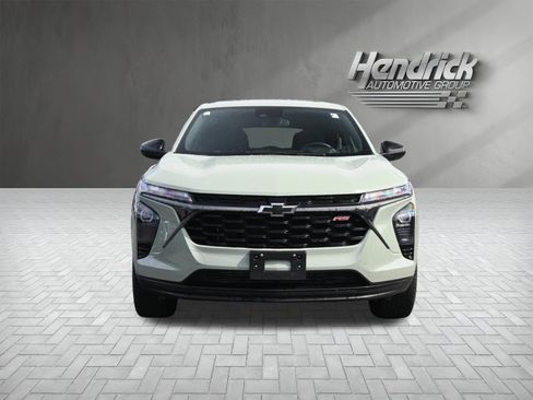 Used 2024 Chevrolet Trax RS w/ Sunroof Package image 5