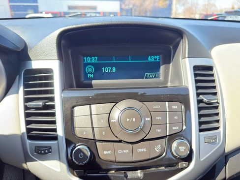 Used 2014 Chevrolet Cruze LS image 16