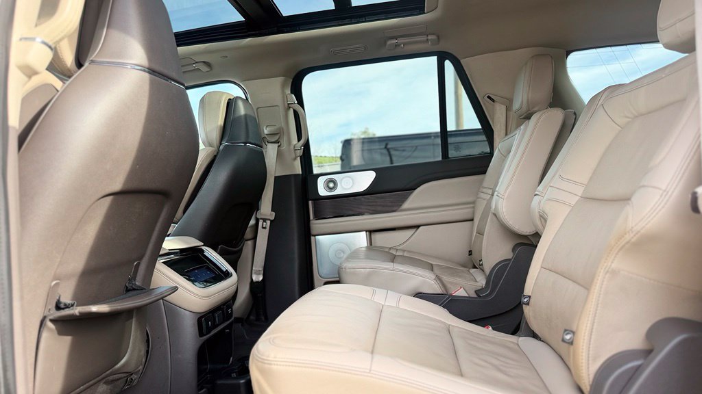 Used 2023 Lincoln Navigator L Reserve AWD/4WD image 22