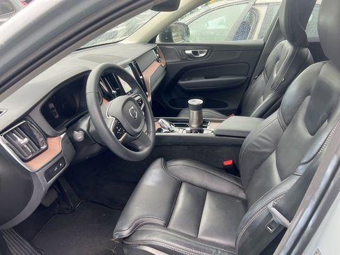 Used 2024 Volvo XC60 T8 Ultimate w/ Climate Package AWD/4WD image 6