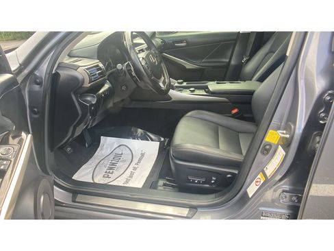 Used 2018 Lexus IS 300 AWD image 17