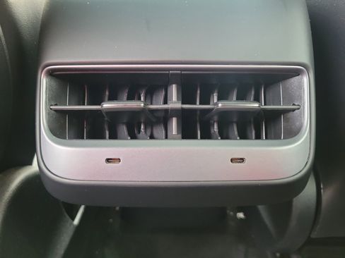 Used 2022 Tesla Model Y Performance image 13