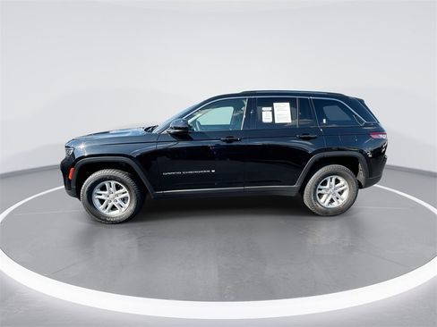 Used 2023 Jeep Grand Cherokee Laredo image 5