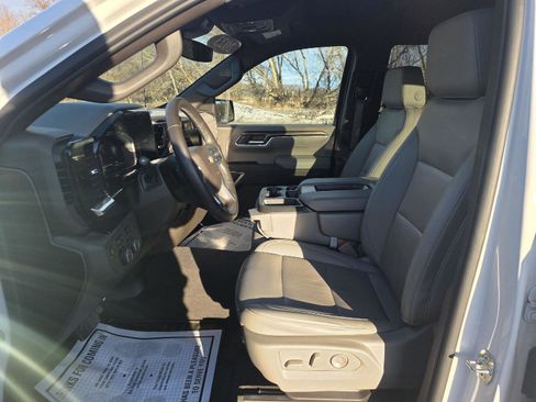 Used 2023 Chevrolet Silverado 1500 LT w/ Z71 Off-Road Package image 18