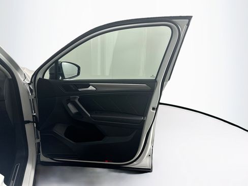 Used 2024 Volkswagen Tiguan Wolfsburg Edition image 32