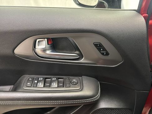 Used 2025 Chrysler Pacifica Select FWD image 21