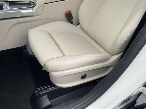 Certified 2025 Mercedes-Benz GLB 250 image 19