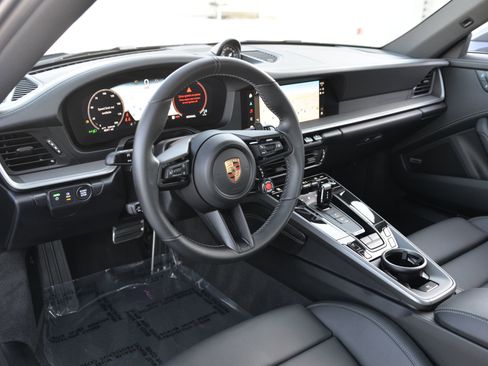 Certified 2025 Porsche 911 Carrera image 4