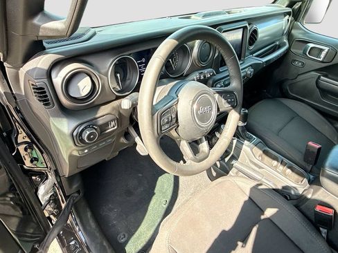 Used 2023 Jeep Wrangler Unlimited w/ Sun & Screen Package AWD/4WD image 10