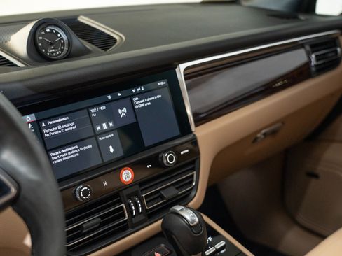 Certified 2026 Porsche Macan AWD/4WD image 21