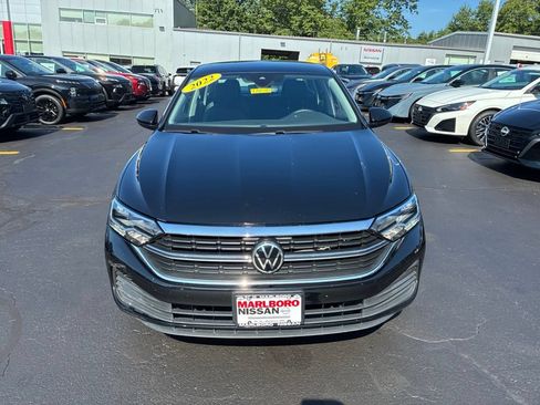 Used 2022 Volkswagen Jetta SE FWD image 2