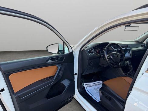 Used 2019 Volkswagen Tiguan SE w/ Panoramic Sunroof Package AWD/4WD image 11