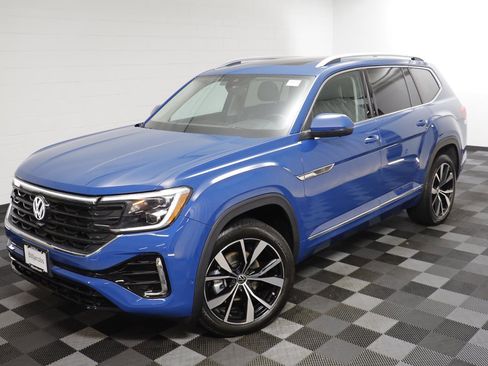 Used 2025 Volkswagen Atlas SEL Premium R-Line image 2