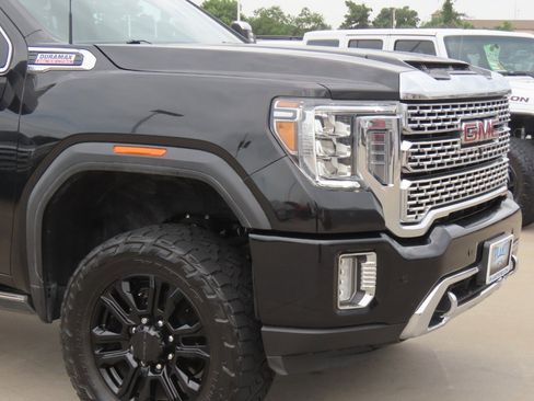 Used 2023 GMC Sierra 2500 Denali w/ Denali Black Diamond Edition AWD/4WD image 5