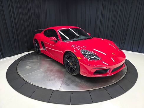 Used 2022 Porsche 718 Cayman image 4