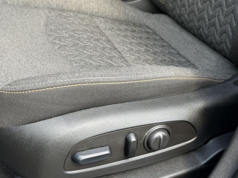 Used 2024 Chevrolet Equinox LT FWD image 16