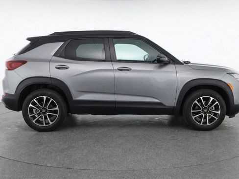 Used 2025 Chevrolet TrailBlazer LT image 11