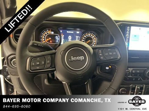 Used 2025 Jeep Gladiator Mojave AWD/4WD image 10