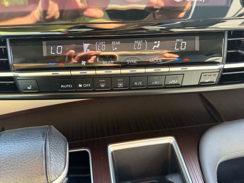 Used 2021 Toyota Sienna XLE FWD image 20