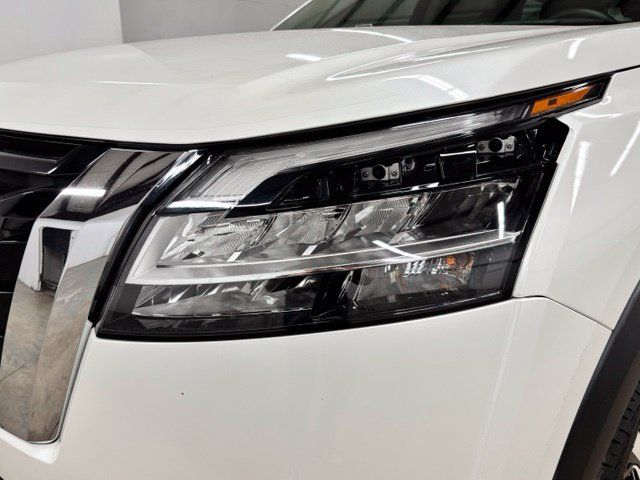 Used 2023 Nissan Pathfinder Platinum FWD image 9