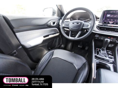 Used 2024 Jeep Compass Latitude AWD/4WD image 9