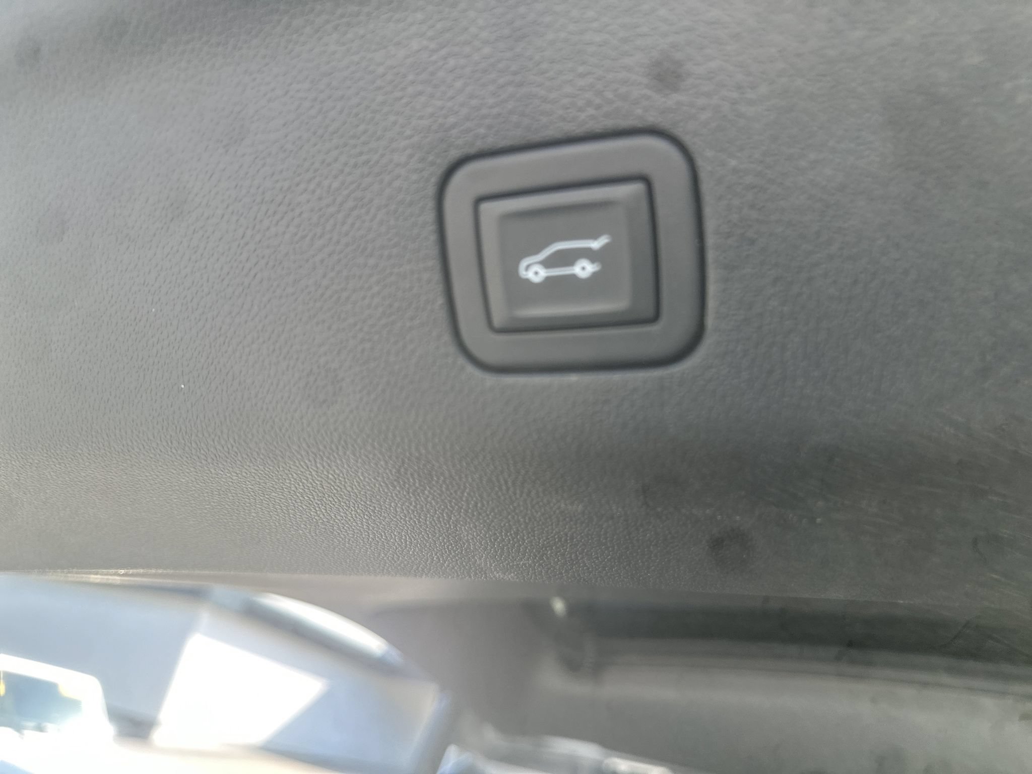 Used 2025 GMC Yukon AT4 w/ AT4 Premium Plus Package AWD/4WD image 8