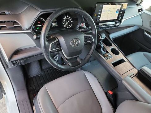 Used 2022 Toyota Sienna XLE image 11