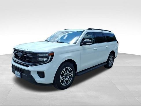 Used 2025 Ford Expedition Max Active AWD/4WD image 2