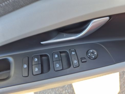 Used 2023 Hyundai Elantra Limited FWD image 13