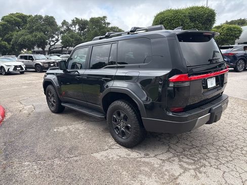 Used 2024 Lexus GX 550 AWD/4WD image 3