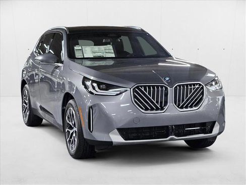 Used 2025 BMW X3 xDrive30i w/ Premium Package image 3