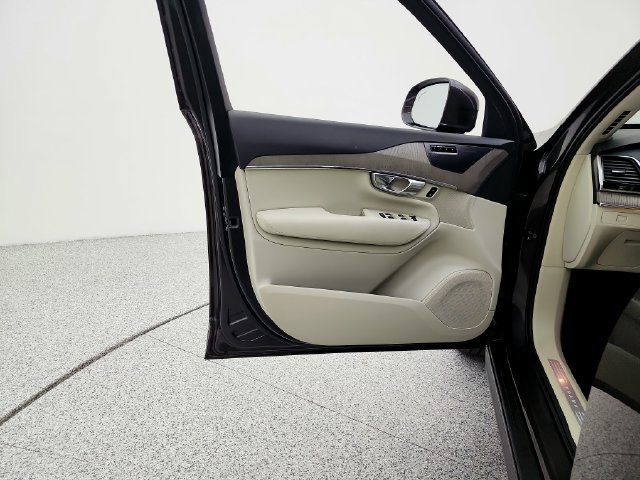 Certified 2024 Volvo XC90 B6 Plus w/ Protection Package Premier AWD/4WD image 29