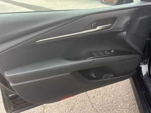 Used 2025 Toyota Camry LE image 5